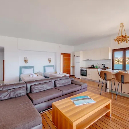 بيت للعطل Lalari Vári