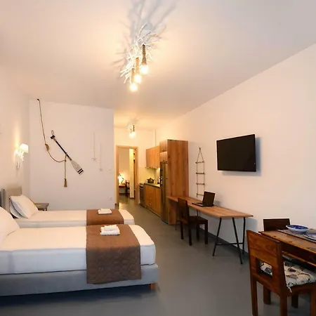 Lalari * Vari (Syros)