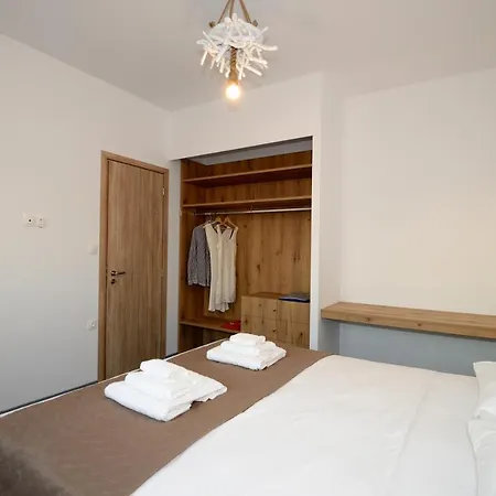 Lalari Tatil Evi Vári